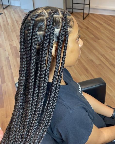 Knotted by Kenz🦋 on Instagram: “SWIPE😍 The Medium Knotless Process” Voice Of Hair, Braids Inspiration, Bantu Knot Hairstyles, Medium Knotless, Individual Braids, Silver Hair Clip, Big Box Braids Hairstyles, College Ideas, Box Braids Hairstyles For Black Women