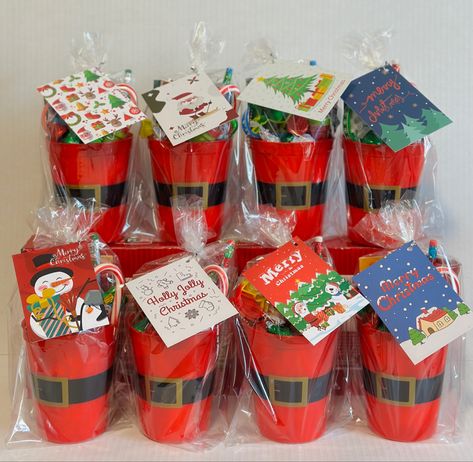 Christmas Class Gifts For Kids Student, Christmas Gift Ideas For Classroom Kids, Christmas Class Gifts, Christmas Notepad, Class Christmas Gifts, Christmas Goodie Bags, Pop It Fidget, Christmas Treat Bags, Student Christmas Gifts