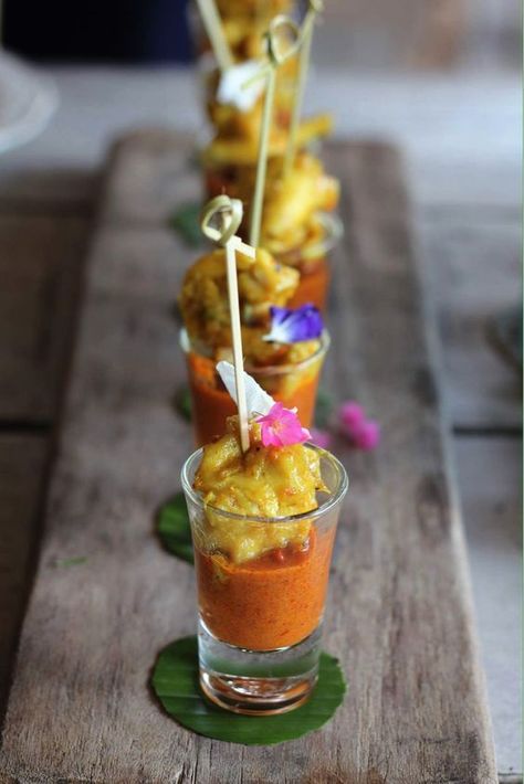 Thai Fusion Food, Party Food Catering, Thai Food Menu, Thai Chicken Satay, Rose Recipes, Pani Puri, Koh Chang, Thai Cooking, Thai Dessert