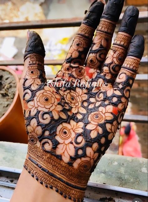 Negative Mehendi Design Front Hand, Negative Mehendi Design, Khafif Designs, Mehendi Design Front Hand, Finger Mehendi, New Henna Designs, Hena Designs, Beautiful Mehndi Designs, Beginner Henna