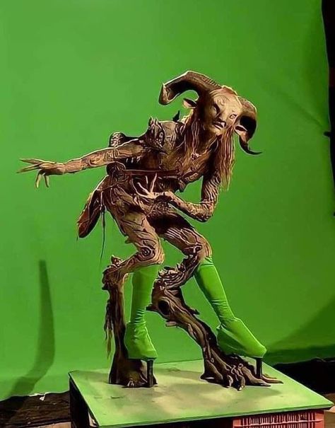 Pan's Labyrinth #bts Pans Labyrinth Faun, Labyrinth Costume, Pan's Labyrinth, Halloween Tea Party, Monster Board, Movie Makeup, Bird Costume, Textiles Projects, Special Effects Makeup