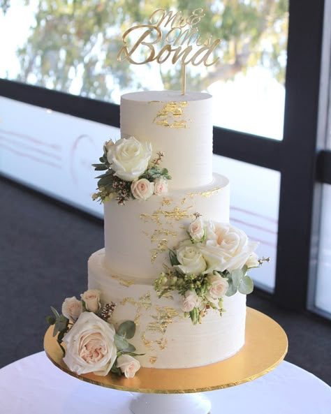 Wedding Cake Designs Romantic, Wedding Tiered Cake, Cake Decor Wedding, 50th Anniversary Cakes Gold 2 Tier, Wedding Cakes With Gold Accents, Wedding Cakes Elegant Romantic Gold, Bride Cake Wedding, Wedding Cakes With Gold, Wedding Cake 2024