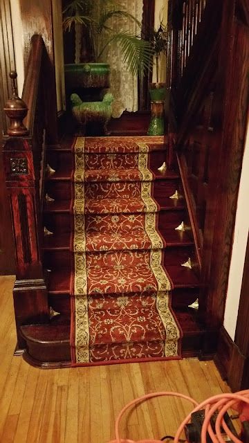 Stair Banister Ideas, Carpeted Staircase, Stairway Runner, Wallpaper Staircase, Victorian Stairs, Banister Ideas, Victorian Staircase, Victorian Carpet, Victorian Apartment