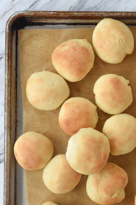 Slider Bun Recipe, Buns For Pulled Pork, Homemade Slider Buns, Mini Hamburger Sliders, Homemade Sliders, Mini Slider, Buns Recipe Easy, Slider Recipe, Sliders Recipes