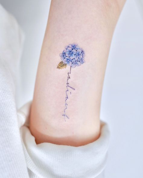 Image may contain: one or more people and closeup Hydrangea Tattoo, Simple Wrist Tattoos, Ankle Tattoos For Women, Mom Tattoo Designs, Sunflower Tattoos, Wrist Tattoos For Women, Cute Tattoos For Women, 1 Tattoo, Tattoo Feminina