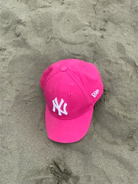 Cappello New Era, Pink Cap Outfit, Cap Outfit Summer, Bone Rosa, Preppy Hat, Ny Cap, Ny Hat, Baseball Cap Outfit, Yankees Cap