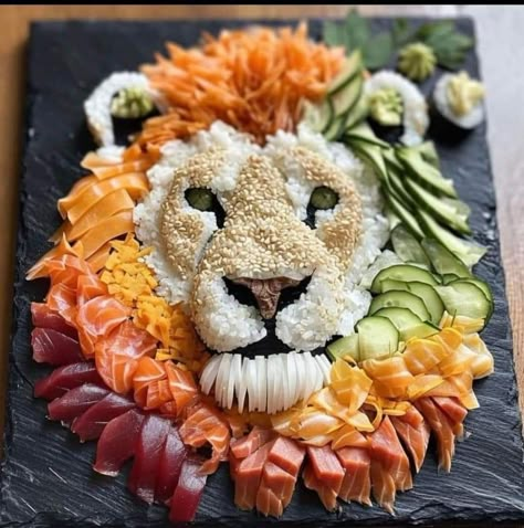 A lion charcuterie board. Creative Snack Ideas, Christmas Canapés, Jungle Party Food, Kotak Bento, Snack Boards, Charcuterie Ideas, Food Plates, Fruit Platter Designs, Food Decorating