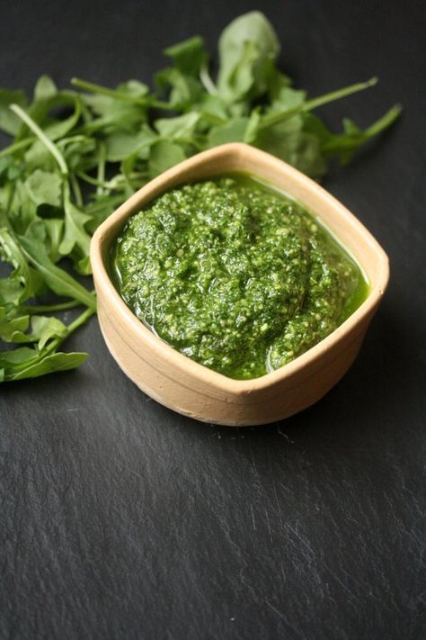 This quick and simple pesto recipe is the perfect pairing for pasta, chicken, or fish. It is versatile and delicious, and is also vegan and gluten-free. Healthy Condiments, Pumpkin Seed Pesto, Ibs Friendly Food, Pesto Sauce Recipe, Pesto Dip, Candida Recipes, Homemade Dips, Arugula Pesto, Pumpkin Seed Recipes