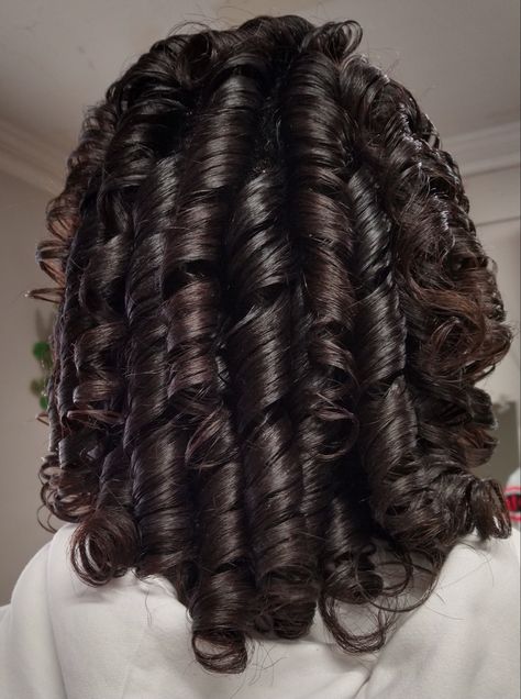 Ring curls on long relaxed hair💚 Big Curls For Long Hair, Long Relaxed Hair, Long Curly Haircuts, Ringlet Curls, Curls For Long Hair, Big Curls, Really Long Hair, Glam Hair, Long Curls