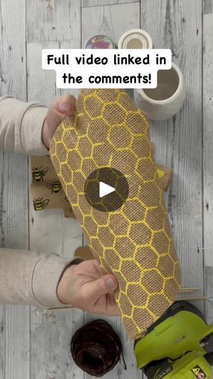 Bee Skep Diy, Diy Bee, Honey Bee Decor, Bee Skep, Burlap Flowers, Bee Decor, Bee Theme, Dollar Store Diy, Honey Bee