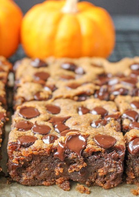 Paleo Pumpkin Chocolate Chip Blondies - Real Food with Jessica Paleo Pumpkin Pie Bars, Thm Candy, Pumpkin Protein Bars, Paleo Pumpkin Muffins, Chocolate Goodies, Pumpkin Banana Muffins, Paleo Pumpkin Pie, Allergy Recipes, Change Time