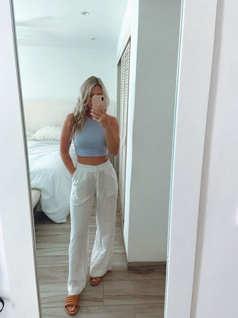 Outfits With Beach Pants, Comfy Linen Pants, White Flowy Pants Outfit Summer, Linen Parachute Pants Outfit, Outfits With Linen Trousers, Float Pants Outfit Summer, Lining Pants Outfit, Beige Beach Pants Outfit, White Beach Pants Outfit Summer