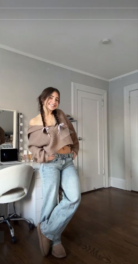 Demetra is an icon Prettiest Celebrities, Downtown Outfits, Trendy Outfits For Teens, Simple Trendy Outfits, Cute Everyday Outfits, Cute Simple Outfits, Outfit Inspo Fall, Basic Outfits, Cute Casual Outfits