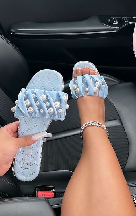 Stylish Shoes Heels, Elegant Shoes Heels, Shoe Hacks, Fancy Sandals, Pretty Sandals, White Nike Shoes, Fashion Shoes Heels, Fashion Slippers, Girly Shoes