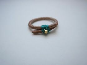 Diy Leather Rings, Diy Leather Stamp, Men's Leather Bracelets, Leather Rings, Jewelry Making Rings, Leather Jewelry Diy, Leather Jewels, Bracelets Collection, Diy Ring