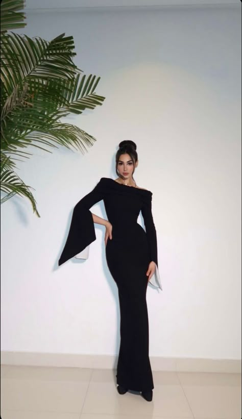 Black Dinner Dresses, Dinner Dress Classy Elegant, Black Wedding Gowns, Modest Evening Dress, Modest Dresses Fashion, Classy Gowns, Corporate Dress, Black Dresses Classy, Classy Wedding Dress