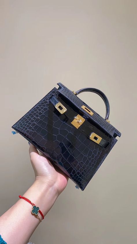 Mafia Gril, Birkin Crocodile, Hermes Crocodile, Kelly Hermes, Fancy Purses, Hermes Picotin, Mini Kelly, Hermes Kelly Bag, Kelly Bag