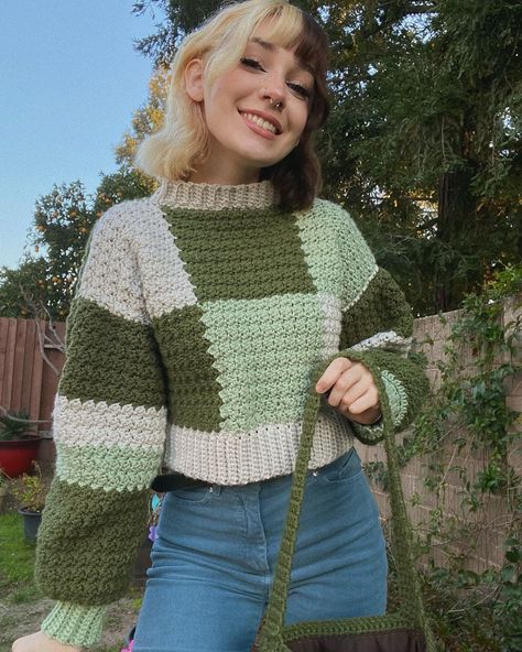 Coolyarns on Instagram: “PATCHY SWEATER PATTERN AVAILABLE ON MY ETSY 💕😊 Tester photos 2/2 Please heck their page out @strongearthcreations @katbyhand…” Crochet Studio, Vest Patterns, Patchwork Sweater, Pull Crochet, Mode Crochet, Crochet Design Pattern, Crochet Fashion Patterns, Crochet Cardigan Pattern, Crochet Vest