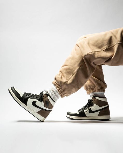 XHIBITION on Instagram: “The Air Jordan 1 Retro 'Dark Mocha' U.S. Draw is live via Xhibition.co. Kids' sizes available 10/31 at 8am EDT. Not available in-store.…” Nike Shoe Outfits, Jordan 1 Dark Mocha, Jordan 1 Shadow, Jordan 1 Mocha, Air Jordan Mid, Jordan 1 Outfit, Jordan Outfit, Perfume Photography, Jordan Model