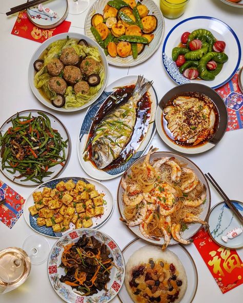 Wei | RedHouseSpice.com on Instagram: “🏮 These are the 10 dishes I cooked for the Chinese New Year dinner in our Red House. Despite the fact that there are only four of us…” Chinese New Year Dinner, New Year Dinner, New Years Dinner, Chinese Recipes, Red House, Chinese Food, Chinese New Year, The 10, Ethnic Recipes