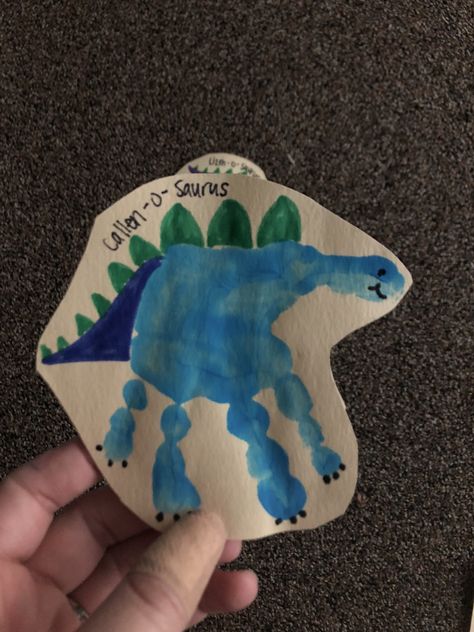 Dinosaur Crafts Handprint, Dinosaur Activities For One Year Olds, Dinosaur Hand Print Craft, Hand Dinosaur Craft, Dinosaur Infant Crafts, Handprint Stegosaurus, Dino Crafts For Toddlers, Dinosaur Pre K Crafts, Dinosaur Projects For Toddlers