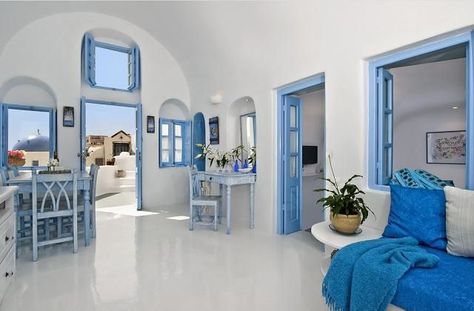 Come arredare in stile greco, le idee più belle | Design Mag Greek Bedroom, Greek Interior Design, Greece House, Santorini House, Greek Decor, Greek Villas, Greek House, Cave House, Santorini Island