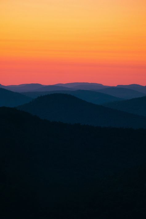 Best hikes for sunset in the Adirondack Mountains #adirondackmountainsupstatenewyork #adirondackmountainssunset #mountainsunset #mountainsunsetphotography Sunset Mountains Drawing, Minimalistic Landscaping, Dusk Time Of Day, Sunset Mountains Painting, Mountains With Sunset, Sunset Mountain Painting, Sunset In Mountains, Sunset Cake, Sunset Over Mountains