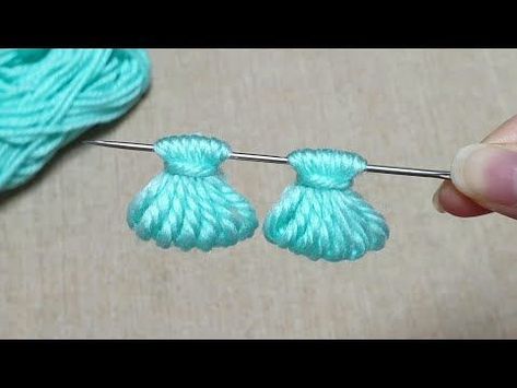 Easy Flower Craft, Flower Craft Ideas, Diy Bottle Cap Crafts, Chevron Crochet Patterns, Flowers Step By Step, Wool Crafts Diy, Easy Yarn Crafts, Woolen Flower, Woolen Craft