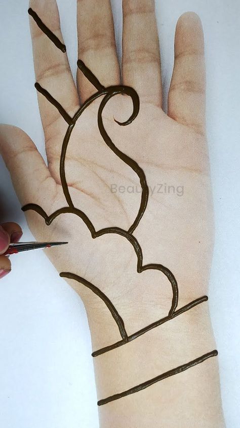 This mehndi design contains a mango like shape that makes it look even more beautifull #BeautyZing  #EasyMehndi #LearnMehndi #MehndiTutorial #HennaDesign #Heena #MangoMehndiDesign #MangoMehndi Simple Mehndi Designs Easy, Henna Design Easy, Easy Mehendi, Mehendi Simple, Front Hand Mehndi Design, Mehndi Design Easy, Front Hand Mehndi, Rangoli Designs Simple Diwali, Hand Mehndi Design