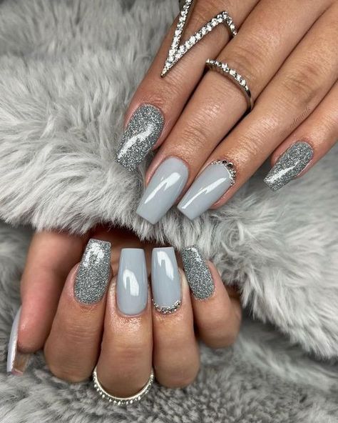 Funky Winter Nails, December Gel Nails, Nail Art Gris, Deer Nails, November Nail Designs, Grey Nail Art, Grey Nail, Colored Nail Tips, Grey Nail Designs