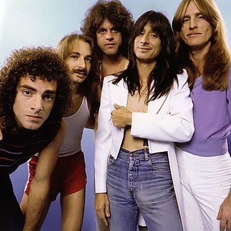 Boom. : Daily Boom 80's Throwback: Journey- 'Who's Crying ... Rock And Roll Songs, Journey Band, Journey Steve Perry, Classic Rock And Roll, Steve Perry, Musica Rock, Rock N’roll, I'm With The Band, New Rock