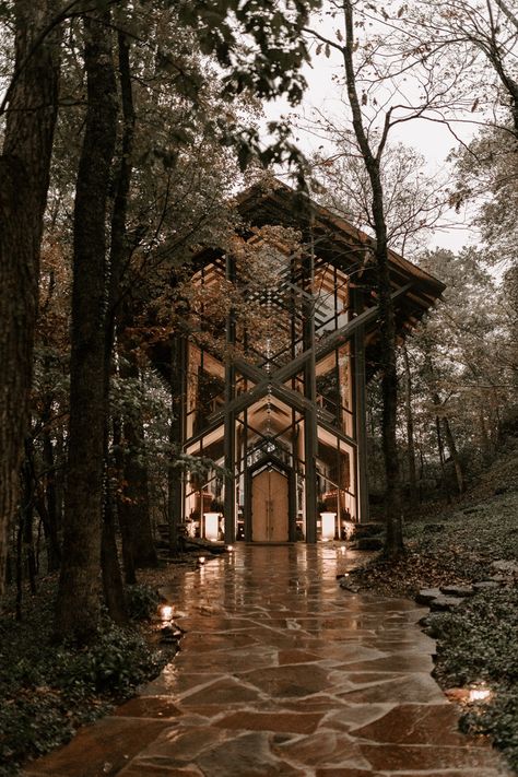 Pretty Places In Arkansas, Arkansas Glass Chapel, Chapel In The Mountains, Wood Wedding Venues, Mystical Wedding Venues, Modern Fantasy Wedding, Chapel In Arkansas, Pretty Places To Get Married, Arkansas Chapel In The Woods