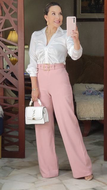 Pink Top Outfit, Rose Outfit, Plus Size Summer Outfits, Pant Suits, Plus Size Summer, Work Attire, White Pants, Work Outfits, Pink Tops