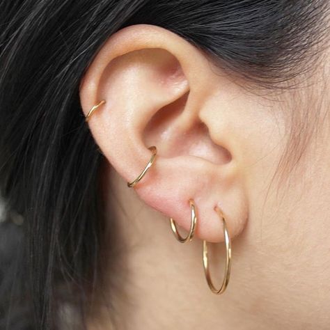 Thank you god for gold Cute Ear Piercings, Piercing Earrings, Geode Earrings, Conch Piercing, Ear Piercing, Gold Hoops, Ear Jewelry, Jewelry Diy, Gold Hoop