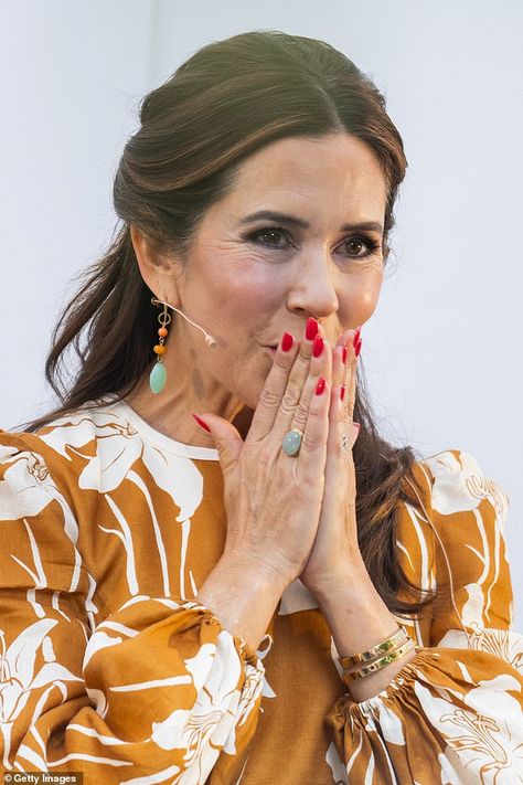 Queen Mary of Denmark hosts special event in Copenhagen Light Smokey Eye, College Looks, Mary Of Denmark, Princess Marie Of Denmark, Danish Royal Family, Danish Royals, European Royalty, Royal Outfits, Floral Gown