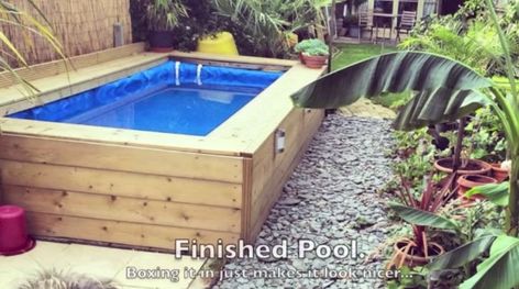 Swimming pool is nice to have, but too costly to maintain. But there is a cheap and simple way to Build A Swimming Pool With Straw Bales. Hay Bale Pool, Homemade Swimming Pools, Homemade Pools, Pallet Pool, Piscina Intex, Building A Swimming Pool, Diy Swimming Pool, Dog Pool, Straw Bales