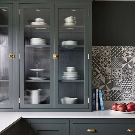 Fluted glass cupboards are a great place to store crockery and glassware. The texture on the glass disguises the cupboards’ contents enough… Reeded Glass Kitchen, Bar Remodel, Extension Kitchen, Modern Kitchen Cupboards, Glass Kitchen Cabinet, Orangery Extension, Glass Kitchen Cabinet Doors, Glass Wardrobe, Glass Kitchen Cabinets