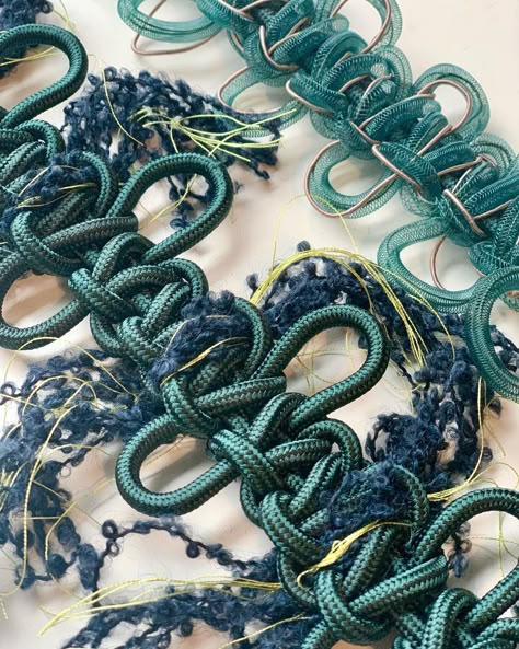 Ellen Anderton on Instagram: “Trying out passementerie and macrame today, excited to learn more about this technique, thanks @ashdowntextiles!” Textile Art Techniques, Conceptual Fashion, Rope Weave, Free Motion Embroidery, Textiles Techniques, Braids With Weave, Fibres Textiles, Macrame Knot, Knot Bracelet