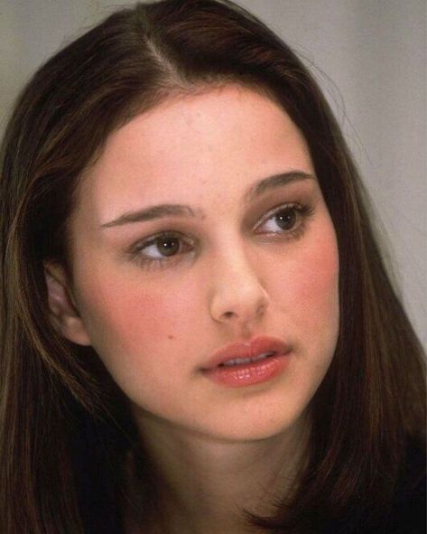 Straight Eyebrows, Make Up Inspo, Beauty Icons, Natalie Portman, Looks Vintage, Makeup Inspo, Maquillaje De Ojos, Makeup Inspiration, Pretty Woman