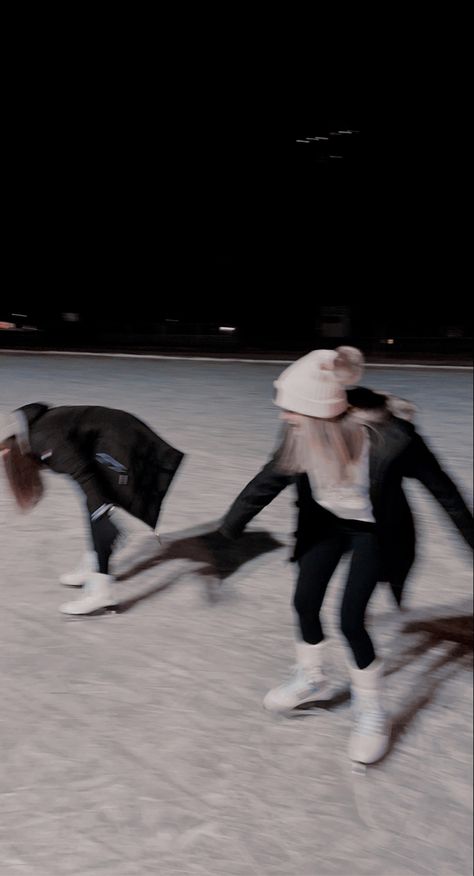 Ice Skating Photoshoot Friends, Ice Skating With Friends Aesthetic, Two People Ice Skating, Ice Skating Pics, Ice Staking, November Manifestation, Friends Ice Skating, Ice Skating Funny, People Ice Skating