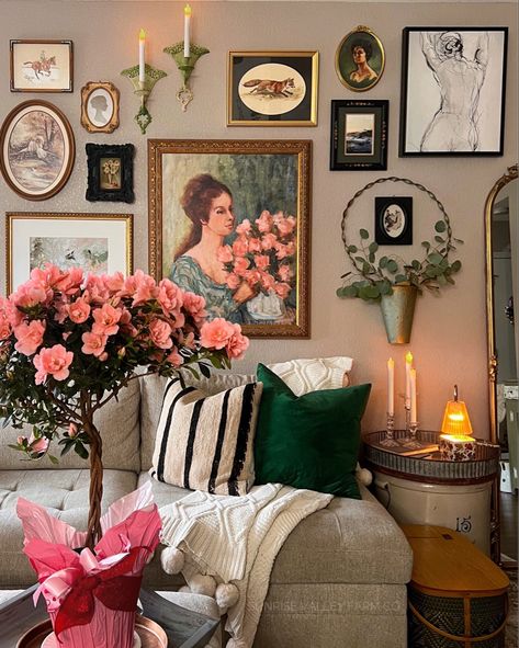 Everything you need to create the perfect gallery wall Feminine Gallery Wall, Fridge Gallery Wall, Small Gallery Wall Layout, Kitchen Gallery Wall Ideas, Cottage Core Gallery Wall, French Gallery Wall, Wall Display Ideas, Southern Living Rooms, Cottage Family Room