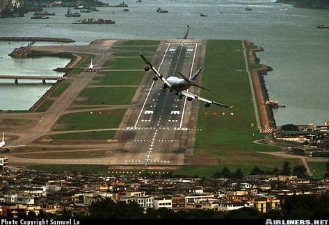 Hong Kong Kai Tak Airport landing. Kai Tak sadly closed in 1998. This is the ONLY airport I ever landed in or took off from. I have yet to return to my home and the new airport at Chek Lap Kok Kai Tak Airport, Airplane Photos, General Aviation, Commercial Aircraft, Air Planes, Aircraft Pictures, Civil Aviation, United Airlines, Jet Plane