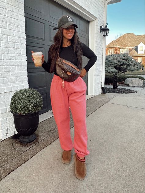 Fall Mama Outfits, Sweat Joggers Outfits, Curvy Joggers Outfit, Cute Valentine Outfits For Women, Bodysuit And Flannel Outfit, Casual Fall Outfits Sweatpants, How To Dress Up A Sweat Suit, Chilly Florida Outfit, Comfy Glam Outfits