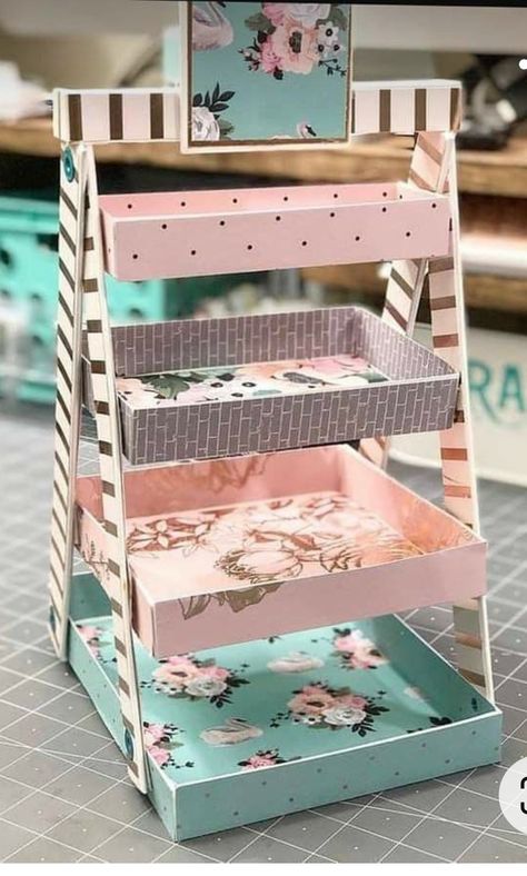 Market Shelf, Cardboard Crafts Diy, Idee Cricut, Cardboard Box Crafts, בר מצווה, Diy Cardboard Furniture, Diy Crafts Hacks, Home Diy Projects, Easy Diy Art