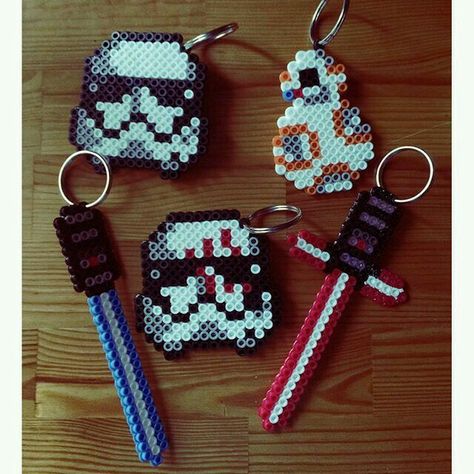 Keychains Starwars Pixelart, Beads Template, Bead Templates, Beaded Banners, Melty Bead Patterns, Star Wars Diy, Fusion Beads, Perler Bead Templates, Motifs Perler