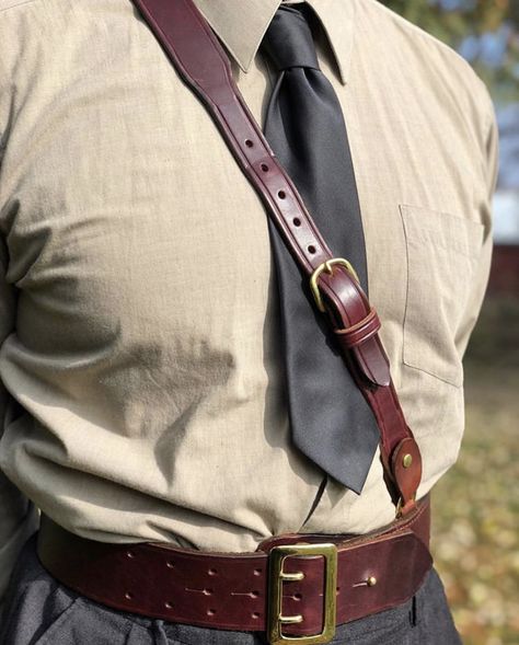 Adventurer Aesthetic, Bushcraft Belt, Sam Browne Belt, Outfit Drawings, Bulletproof Clothing, Men's Uniform, Hollywood Music, Uniform Accessories, Military Drawings