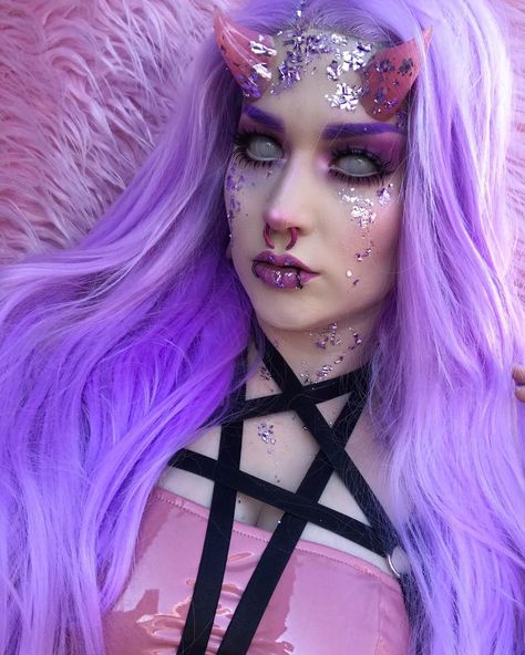 Purple Demon, Haunted House Makeup, Pink Demon, Demon Makeup, Artsy Makeup, Cute Halloween Makeup, Halloween Makeup Diy, Halloween Eye Makeup, Halloween Eyes