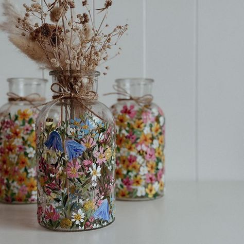 Painting Flowers On Glass Jars, Clear Vase Painting, Hand Painted Glass Jars, Clear Vase Painting Ideas, Painting A Glass Vase, Painting Glass Vases Diy, Hand Painted Jars, Hand Painted Vases Diy Ideas, Painting On Vase