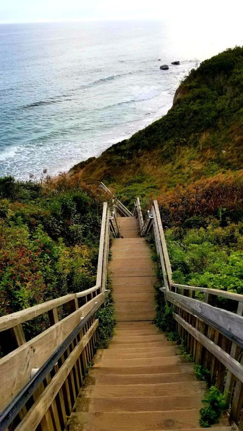 The best things to do on Block Island in Rhode Island. Rhode Island Fall, Rhode Island Vacation, Where Is Bora Bora, Rhode Island Travel, Nantucket Cottage, Lanai Island, Best Island Vacation, Climbing Stairs, New England Road Trip