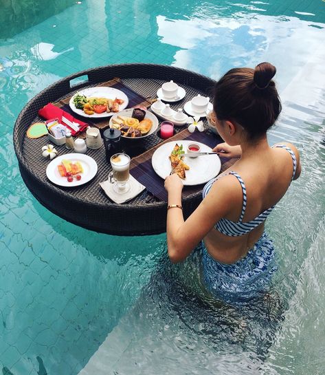 Floating Breakfast, Bali Tour Packages, Bali Bucket List, Pool Drinks, Pool Floats For Adults, Breakfast Photography, Swimming Pool Floats, Resort Lifestyle, Bali Vacation